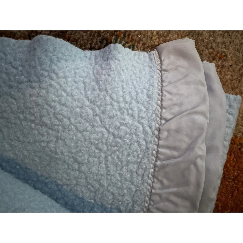 VTG Light Blue 100% Acrylic Thermal Blanket Satin Trimmed Edges 64 X 88 EUC